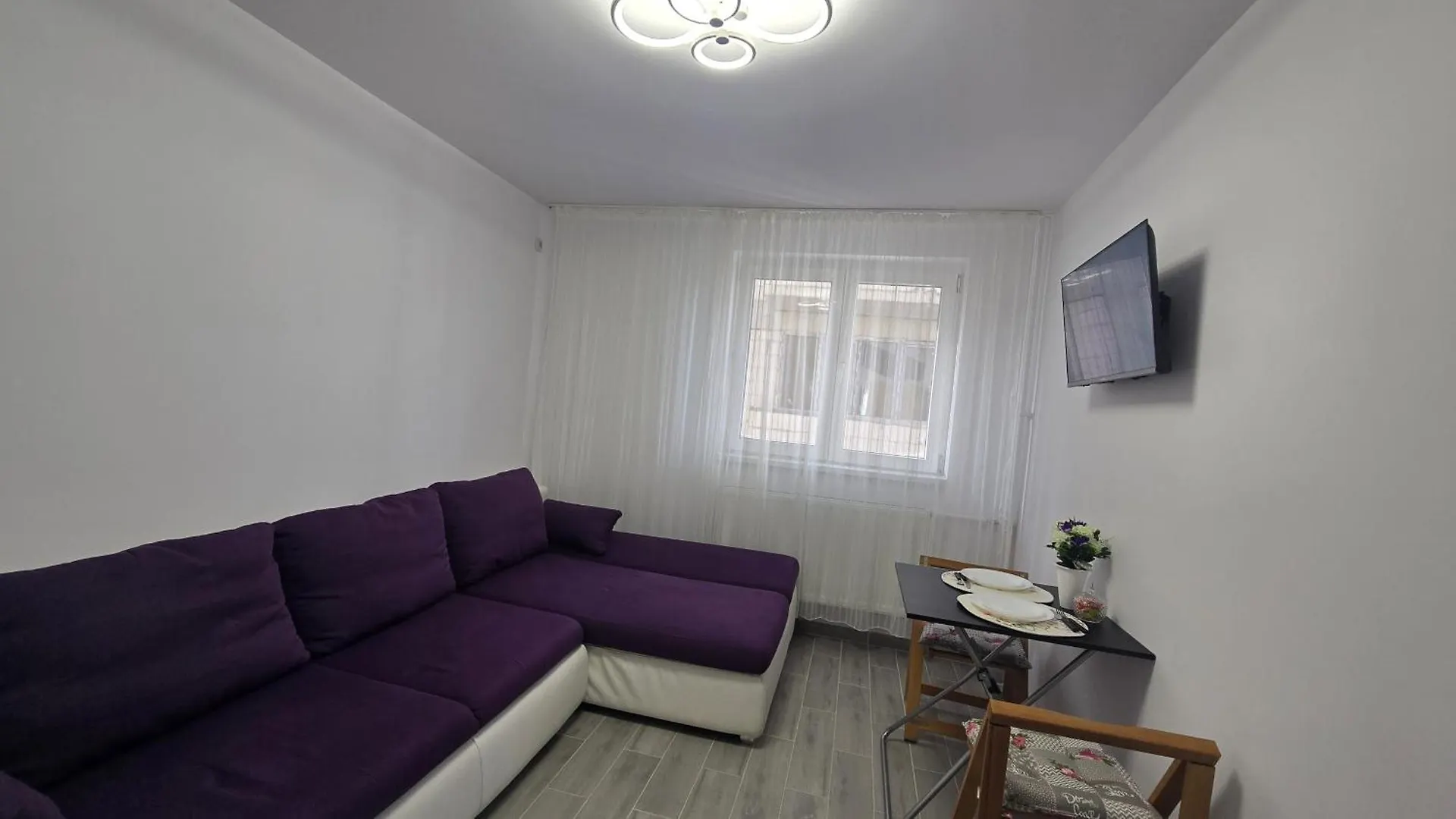 2 Room Apartment 15 Minutes From Unirii Bucharest Romania
